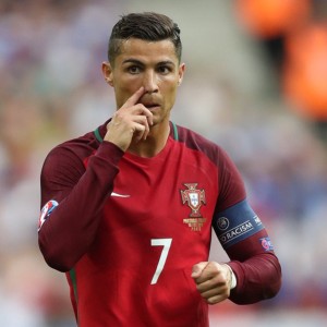 开云体育手机-足坛再现“黄金一代”，新老交替顺利完成