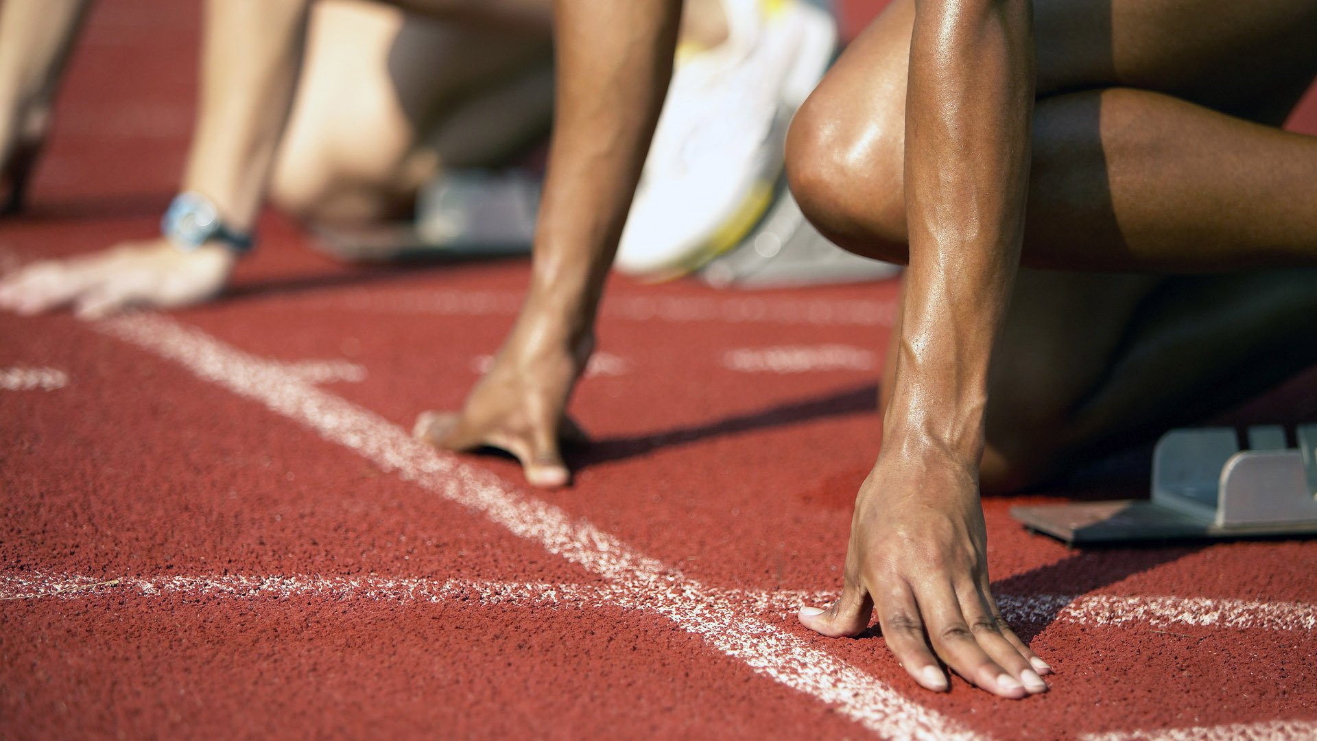 球队封闭训练阶段重点磨合战术与队员相互协作，球员封闭针的作用及其危害